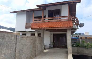 Imagem: A casa possui 3 Dormitórios, 5 Banheiros, 5 Vagas na garagem