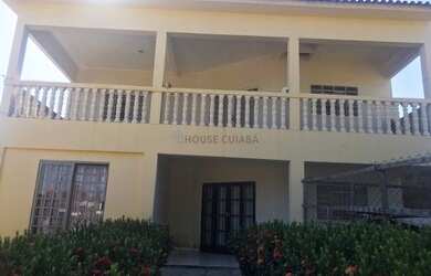 Imagem: A casa possui 3 Dormitórios, 3 Banheiros, 2 Vagas na garagem