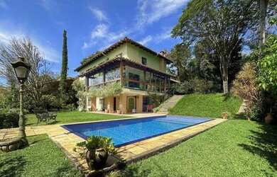 Imagem: A casa em condomínio possui 5 Dormitórios, 4 Banheiros, 3