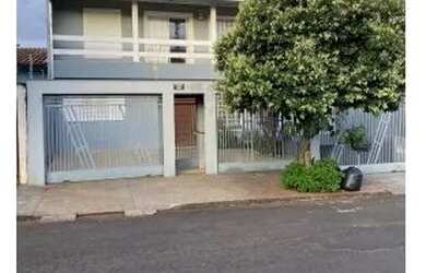 Imagem: A casa possui 1 Dormitório, 1 Banheiro, 4 Vagas na garagem