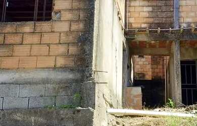 Imagem: A casa possui 2 Dormitórios, 1 Banheiro, 300m² de Área e