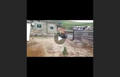 Imagem: A casa possui 2 Dormitórios, 1 Banheiro, 3 Vagas na garagem