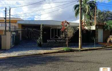 Imagem: O depósito possui 2 Vagas na garagem, 222m² de Área e está