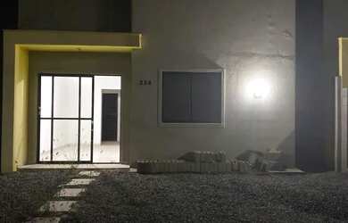 Imagem: A casa em condomínio possui 2 Dormitórios, 1 Banheiro, 2 Vagas