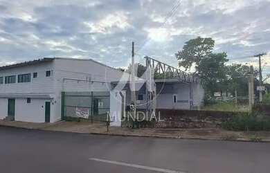 Imagem: O depósito possui 5 Vagas na garagem, 330m² de Área e está