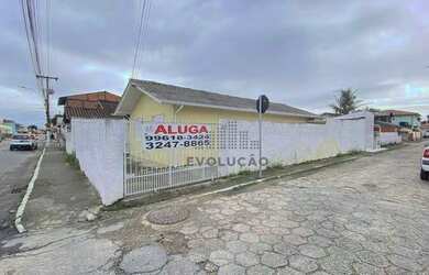 Imagem: A casa possui 3 Dormitórios, 2 Banheiros, 1 Vaga na garagem