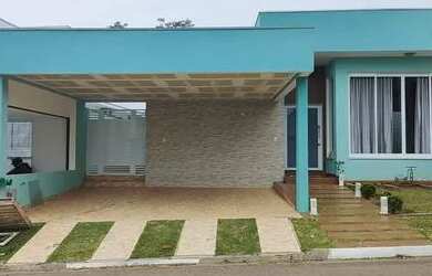 Imagem: A casa em condomínio possui 3 Dormitórios, 3 Banheiros, 2