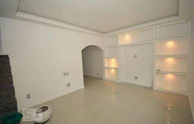 Imagem: A casa possui 3 Dormitórios, 3 Banheiros, 135m² de Área