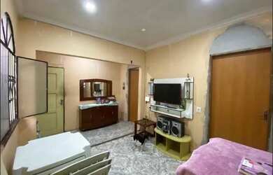 Imagem: A casa possui 3 Dormitórios, 2 Banheiros, 1 Vaga na garagem