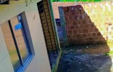 Imagem: A casa possui 2 Dormitórios, 1 Banheiro e está localizado