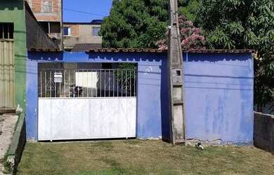 Imagem: A casa possui 2 Dormitórios, 2 Banheiros e 2 Vagas na garagem