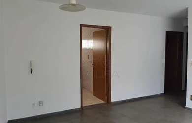 Imagem: O apartamento possui 3 Dormitórios, 1 Banheiro, 1 Vaga na garagem