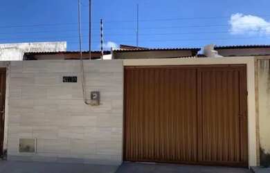 Imagem: A casa possui 2 Dormitórios, 2 Banheiros, 1 Vaga na garagem