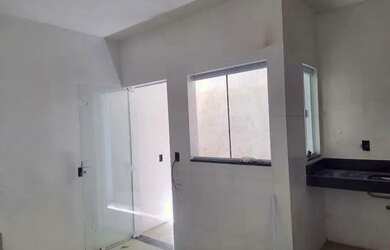 Imagem: A casa possui 4 Dormitórios, 4 Banheiros, 4 Vagas na garagem