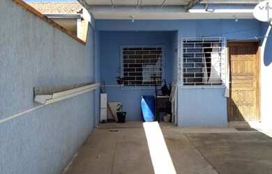 Imagem: A casa possui 2 Dormitórios, 1 Banheiro, 1 Vaga na garagem