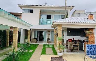 Imagem: A casa possui 4 Dormitórios, 4 Banheiros, 5 Vagas na garagem