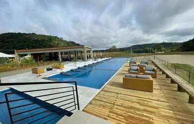 Imagem: O terreno possui 310m² de Área e está localizado em Vina