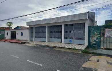 Imagem: A casa possui 3 Dormitórios, 4 Banheiros, 3 Vagas na garagem