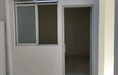 Imagem: A casa possui 3 Dormitórios, 2 Banheiros, 1 Vaga na garagem