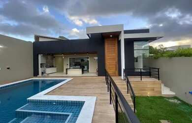 Imagem: A casa possui 4 Dormitórios, 1 Vaga na garagem e está localizado