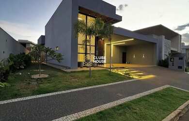 Imagem: A casa em condomínio possui 4 Dormitórios, 5 Banheiros, 3