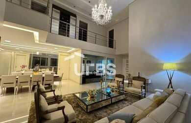 Imagem: A casa possui 5 Dormitórios, 5 Banheiros, 4 Vagas na garagem