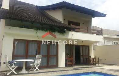 Imagem: A casa em condomínio possui 4 Dormitórios, 3 Banheiros, 3