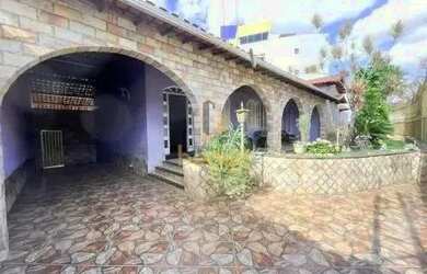 Imagem: A casa possui 5 Dormitórios, 4 Banheiros, 5 Vagas na garagem