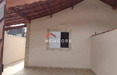 Imagem: A casa possui 2 Dormitórios, 2 Banheiros, 2 Vagas na garagem