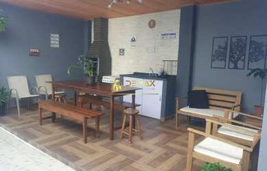 Imagem: A casa possui 3 Dormitórios, 3 Banheiros, 2 Vagas na garagem