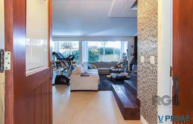 Imagem 5: Casa com 327m² de área privativa, oferecendo 3 dormitórios, sendo 3...