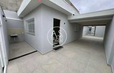 Imagem: A casa possui 2 Dormitórios, 2 Banheiros, 2 Vagas na garagem