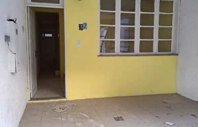 Imagem: A casa possui 4 Dormitórios, 3 Banheiros, 2 Vagas na garagem