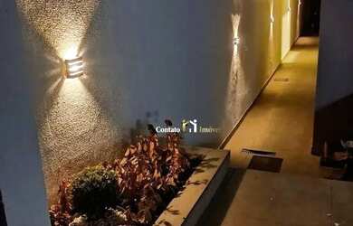 Imagem: A casa possui 3 Dormitórios, 1 Banheiro, 2 Vagas na garagem