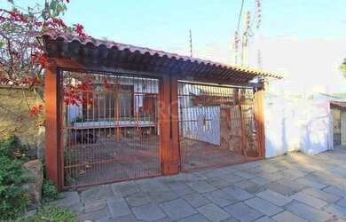 Imagem: A casa possui 4 Dormitórios, 3 Banheiros, 3 Vagas na garagem