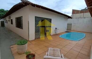 Imagem: A casa possui 4 Dormitórios, 5 Banheiros, 5 Vagas na garagem