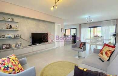 Imagem: A casa possui 3 Dormitórios, 4 Banheiros, 4 Vagas na garagem