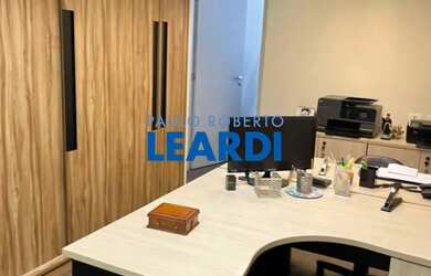 Imagem: O depósito possui 2 Vagas na garagem, 60m² de Área e está