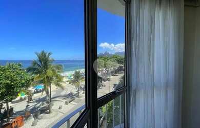 Imagem: O apartamento possui 4 Dormitórios, 3 Banheiros, 3 Vagas na