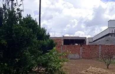 Imagem: O terreno possui 400m² de Área e está localizado em Ponte