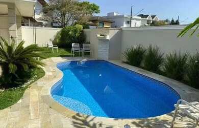 Imagem: A casa em condomínio possui 4 Dormitórios, 4 Banheiros, 4