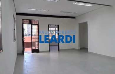 Imagem: A casa para alugar possui 1 Dormitório, 3 Banheiros, 2 Vagas