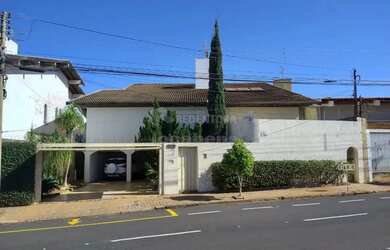 Imagem: A casa para alugar possui 3 Dormitórios, 5 Banheiros, 4 Vagas