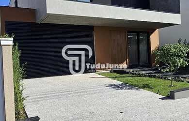 Imagem: A casa possui 3 Dormitórios, 4 Banheiros, 2 Vagas na garagem