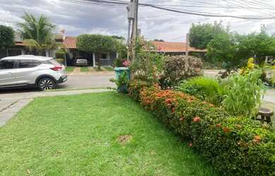 Imagem: A casa em condomínio possui 3 Dormitórios, 1 Banheiro, 2 Vagas