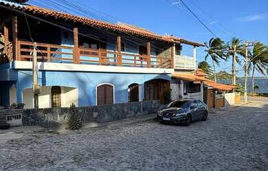 Imagem: A casa possui 3 Dormitórios, 4 Banheiros, 2 Vagas na garagem