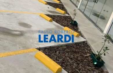 Imagem: O depósito possui 1 Vaga na garagem e 30m² de Área e está