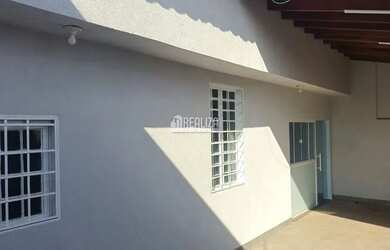 Imagem: Casa com 3 Quarto(s) e 2 banheiro(s) para Alugar, 115 m² por