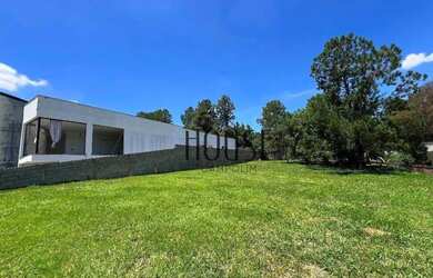 Imagem: O terreno possui 1.000m² de Área, Imóvel novo e está localizado