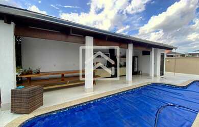 Imagem: A casa em condomínio possui 4 Dormitórios, 5 Banheiros, 5